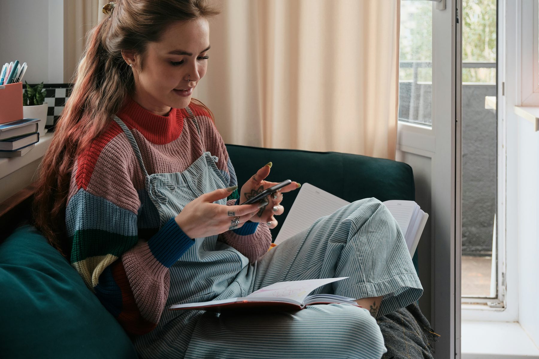 A customer at home, phone in hand, watching a live arrival time